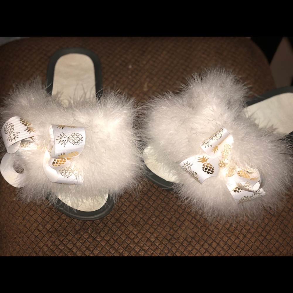 Beautiful puffy pineapple slides - Picture 2 of 2